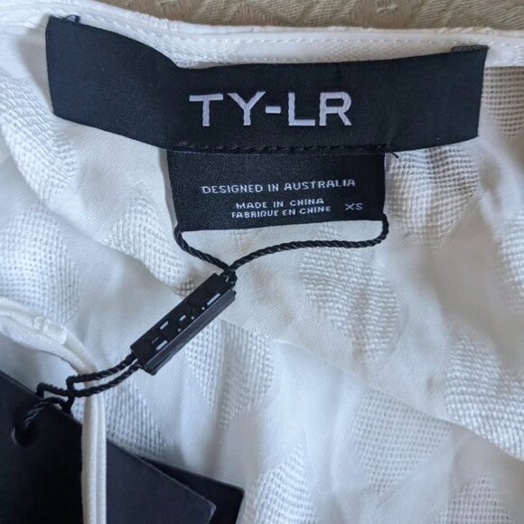 Light and flowy white blouse (new, size XS) - Picture 6 of 9